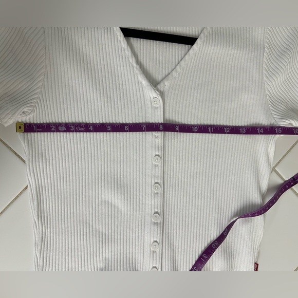 Levi’s Cropped Ribbed Tee - Picture 2 of 6